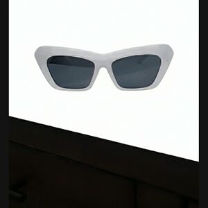 Stylish White Cat-Eye Sunglasses